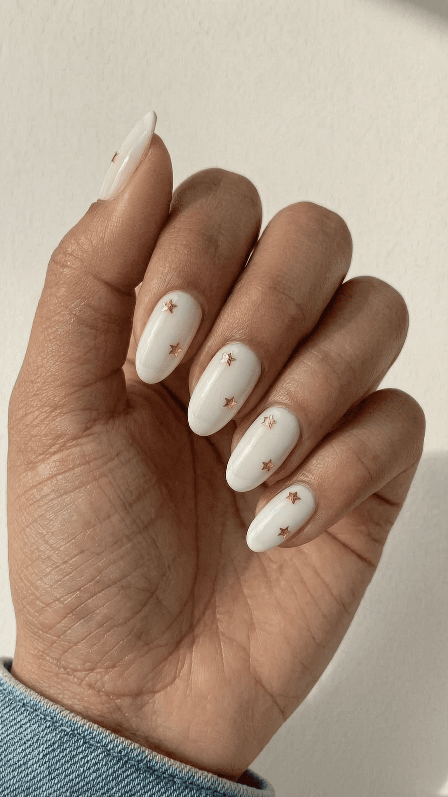 Minimalistic Summer Nail Inspo idea 10