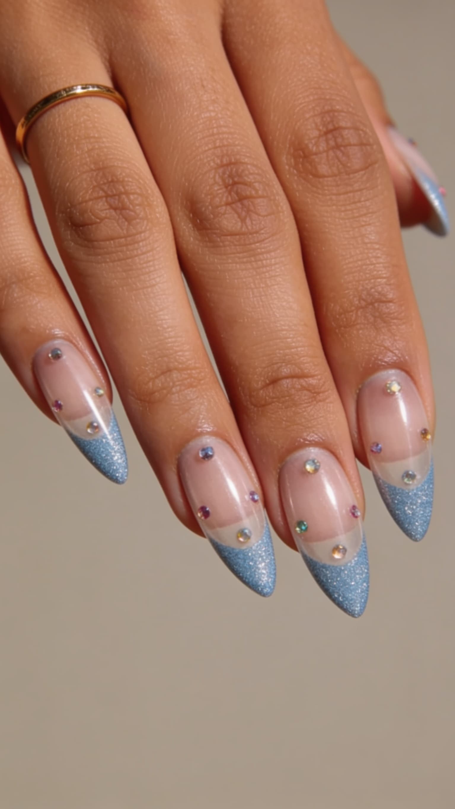 Icy blue glitter ombre nail inspo with cool-toned sparkle